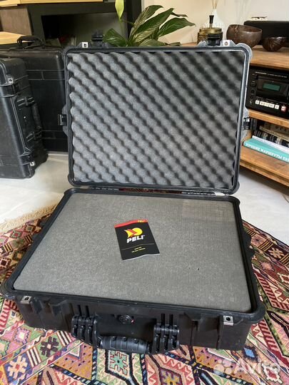 Ударопрочный кейс Pelican Peli 1600 с поропластом