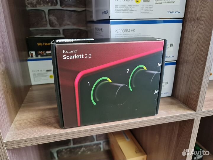 Focusrite Scarlett 2i2 4th Gen аудиоинтерфейс