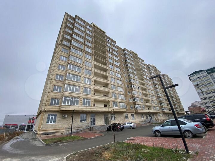 2-к. квартира, 77 м², 2/12 эт.