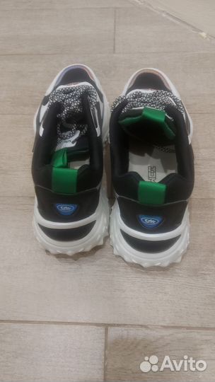 Кроссовки женские