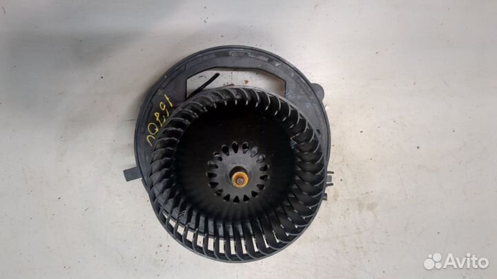 Двигатель отопителя Audi Q3 2018