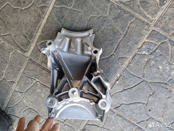 Geely coolray кронштейн двигателя правый