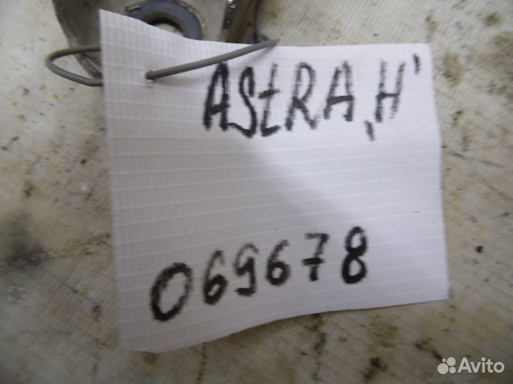 Кронштейн передней балки Opel Astra H / Family 200