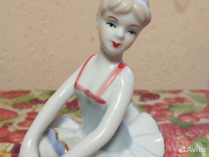 Статуэтки фарфоровые