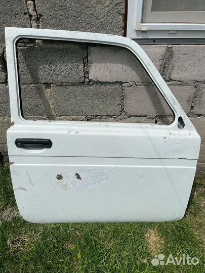 Дверь передняя правая niva