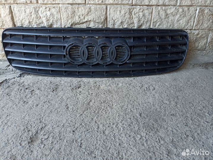 Решетка радиатора Audi Tt 8N оригинал