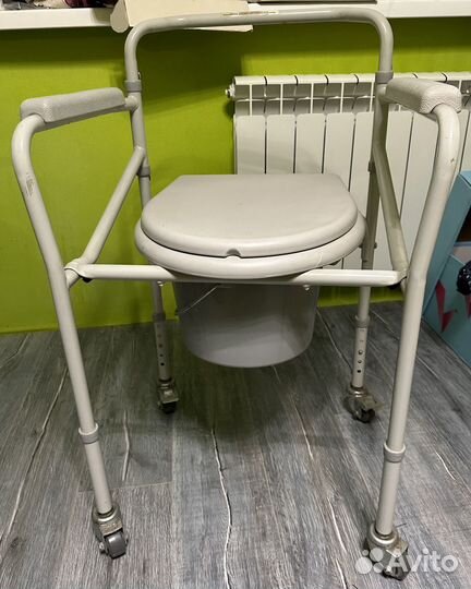 Кресло-коляска с санитарным оснащением Armed FS693