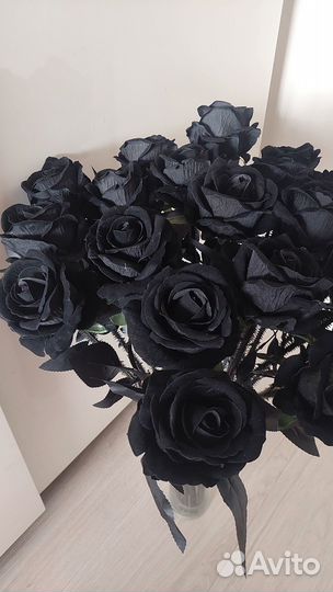 Искусственные розы черные