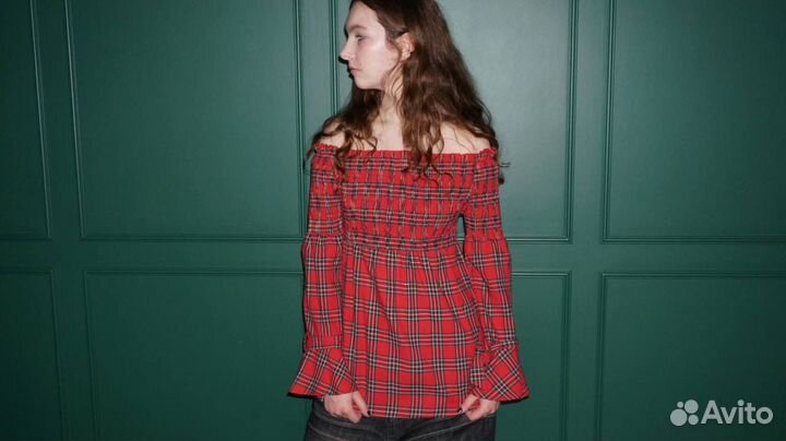 Клетчатая кофта со спущенными рукавами