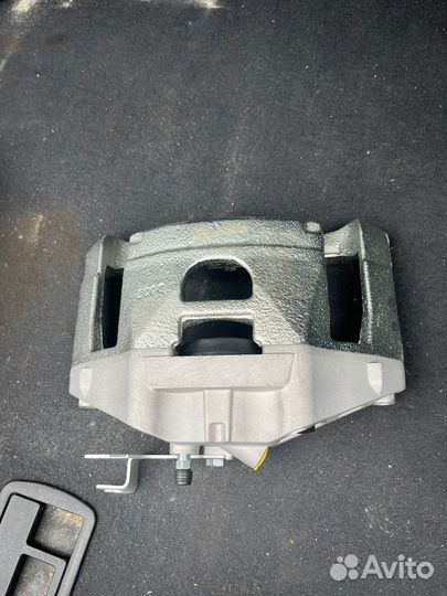 Суппорт audi A6C6 передний правый