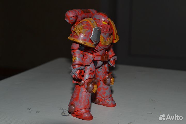 Фигурка из Warhammer (космо-солдат)