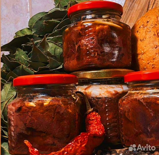 Консервы рыбные, вяленые помидоры, сливы, горбуша