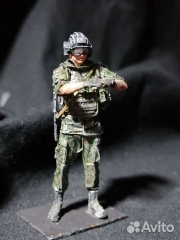 Фигурка из смолы 1/35 российский танкист