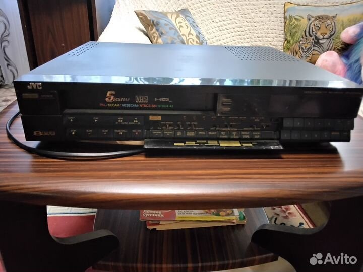 Видеомагнитофон jvc