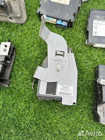 Блоки электронные Toyota land cruiser 200