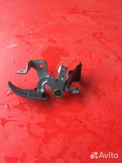 Механизм открывания багажника (лючка бензобака)