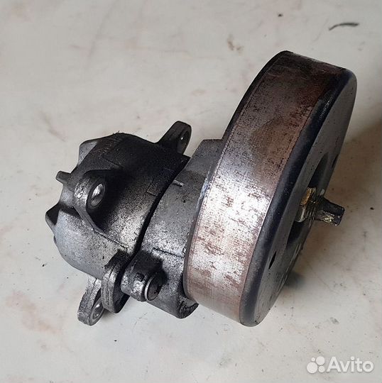 W210 Mercedes E Натяжитель ремня 1112000770