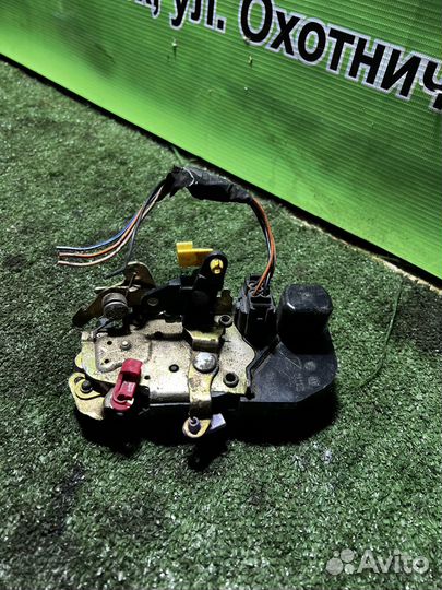 Замок двери передний левый Chrysler Sebring