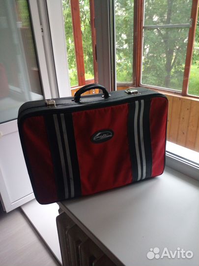 Продам чемодан