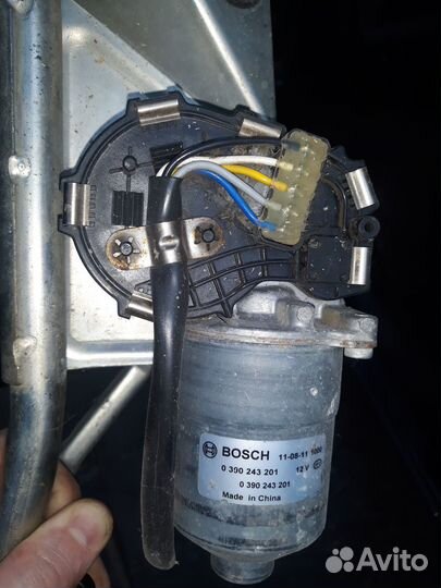 Мотор стеклоочистителя Bosh 0 390 243 201