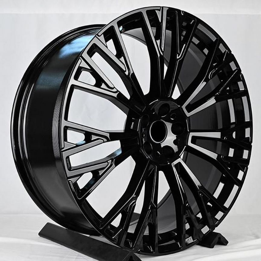 IWheel FC736 : 10,5x22 5*112 Et:43 Dia:66,6 Gloss Black