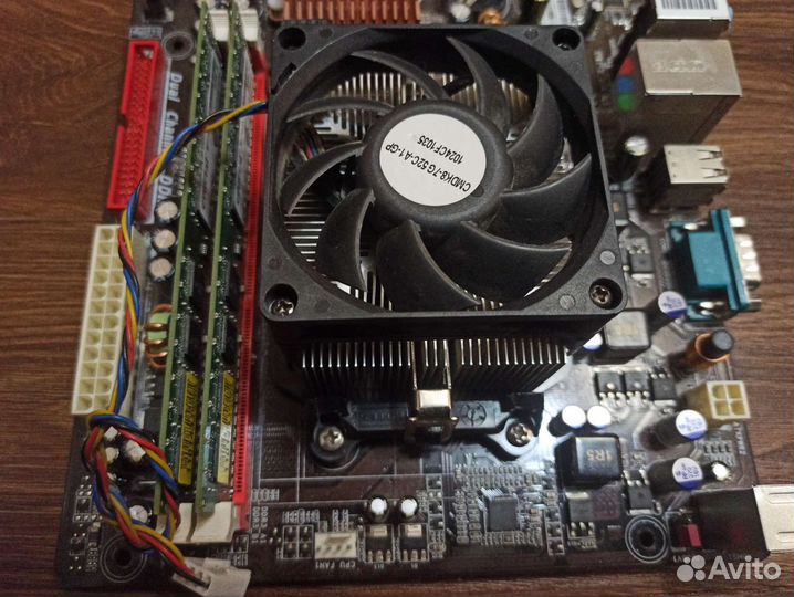 Материнская плата с процессором и памятью