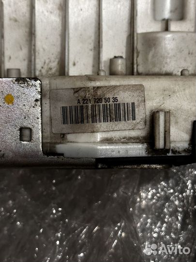 Замок передней правой двери Mercedes W221