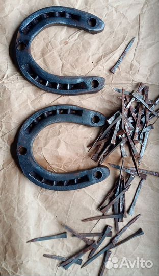 Подкова старинная для лошади с комплектом гвоздей