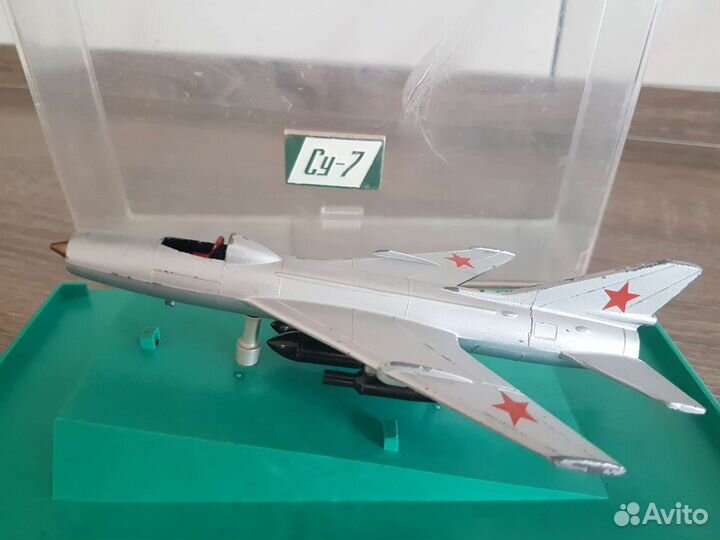 Модель самолета Су-7