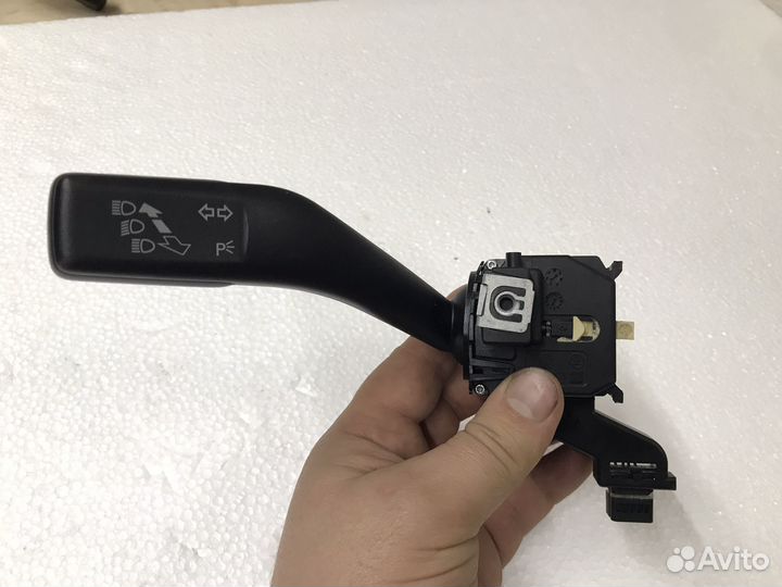 Переключатель поворотов 1K0953513E Golf 6