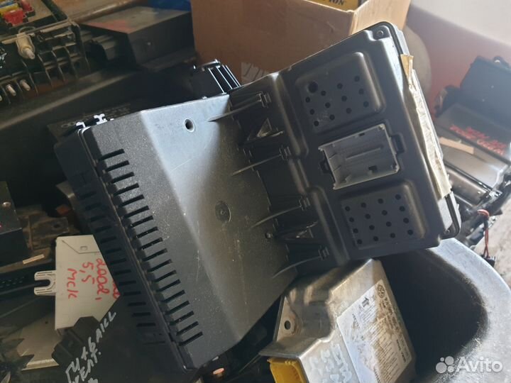 Монтажный блок предохранителей volvo s60 30786889