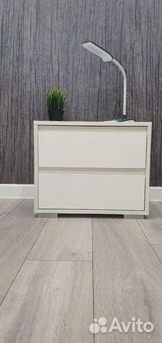 Тумба белая прикроватная с ящиками