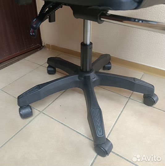 Компьютерное кресло