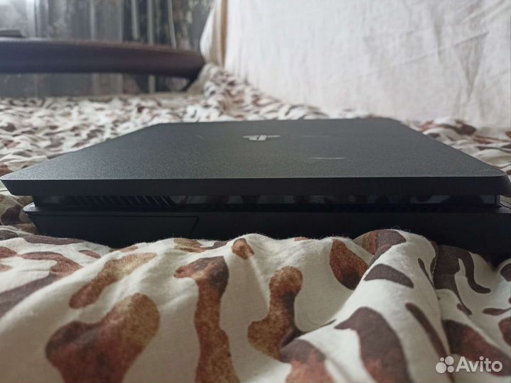 Sony PS4 slim 1tb + 2 dualshock