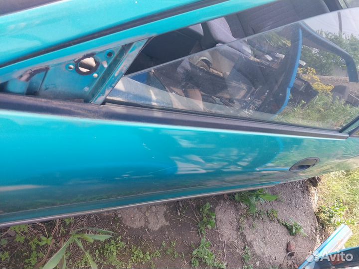 Левый передний молдинг стекла двери Proton Satria