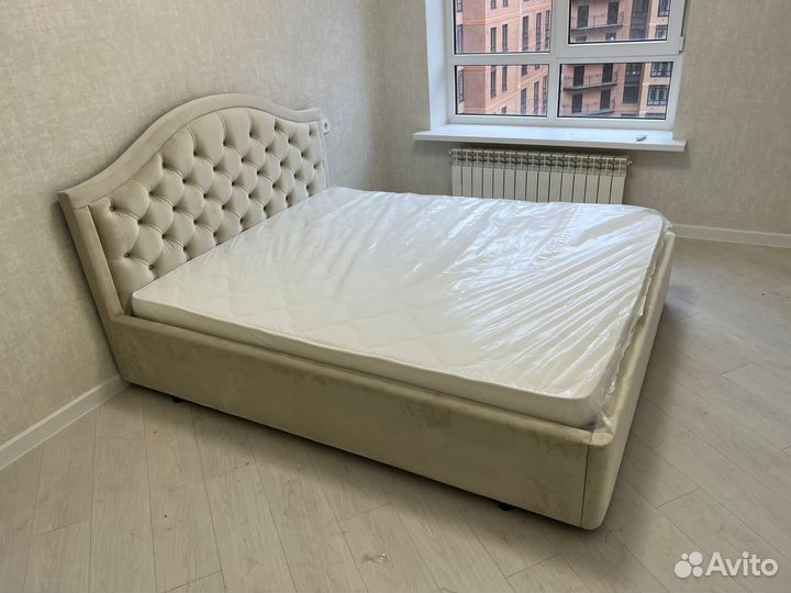 Кровать двуспальная