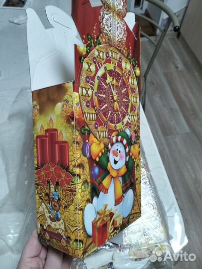 Подарочная новогодняя коробка