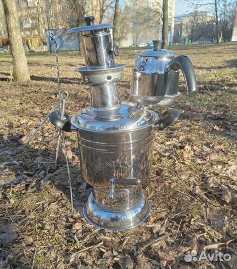 Самовар на дрвах