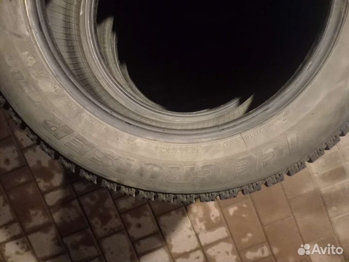 Bridgestone Ice Cruiser 7000 215/60 R17