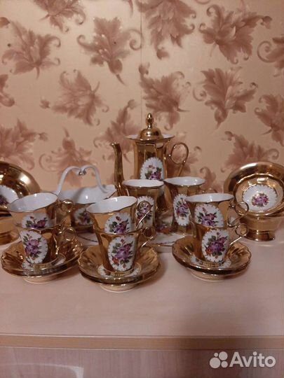 Сервиз фарфоровый