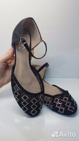 Босоножки новые (р. 38)