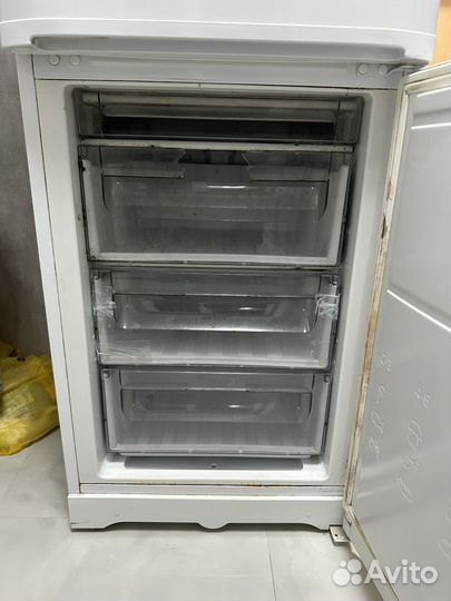 Холодильник хотпоинт Аристон