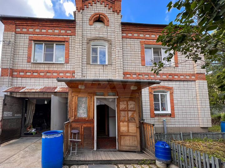 Дом 210 м² на участке 10 сот.