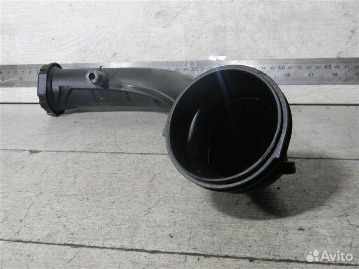 Патрубок воздушный 03C145673M Volkswagen Golf 6