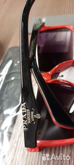 Солнцезащитные очки prada