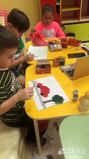 Администратор детской студии творчества