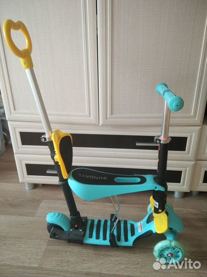 Самокат с сиденьем трёхколёсный