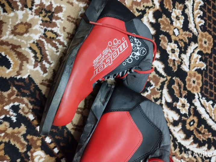 Лыжные ботинки