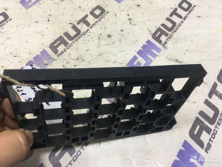 Кронштейн разъемов проводки Фольксваген Бора