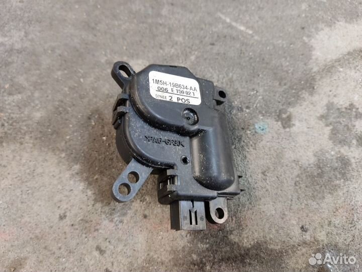 Моторчик заслонки отопителя Ford Focus 1 2.0 zetec